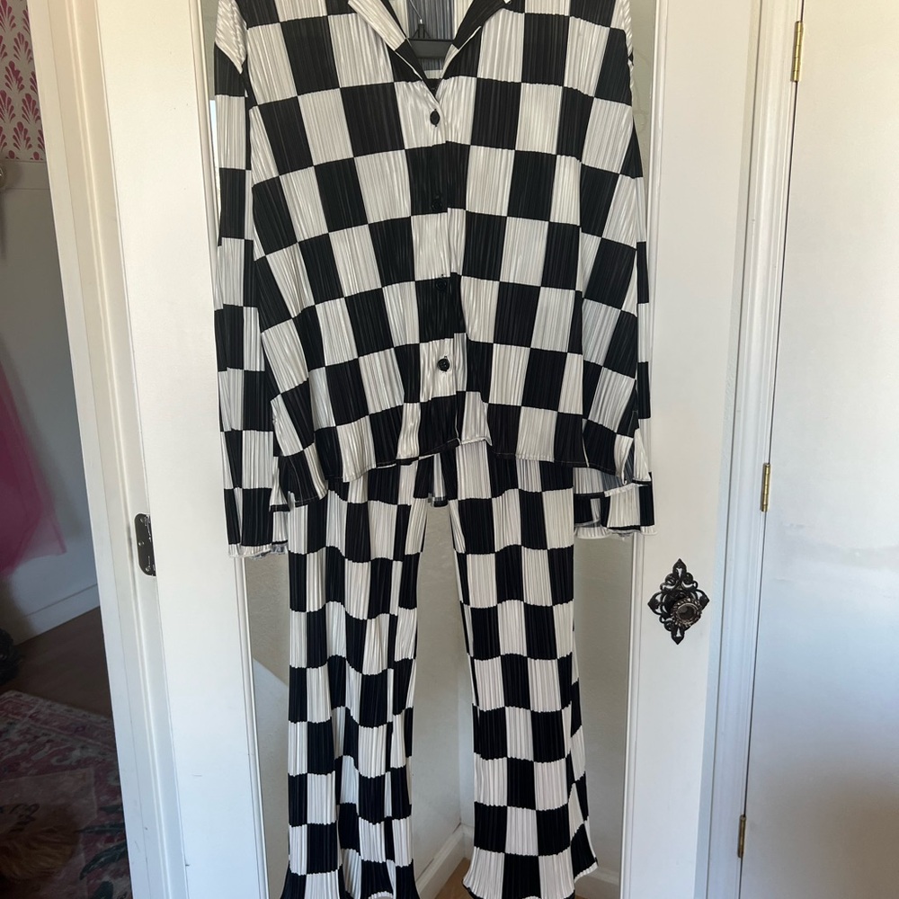 Dressed in lala Long Sleeve Plissé Set in Checkerboard